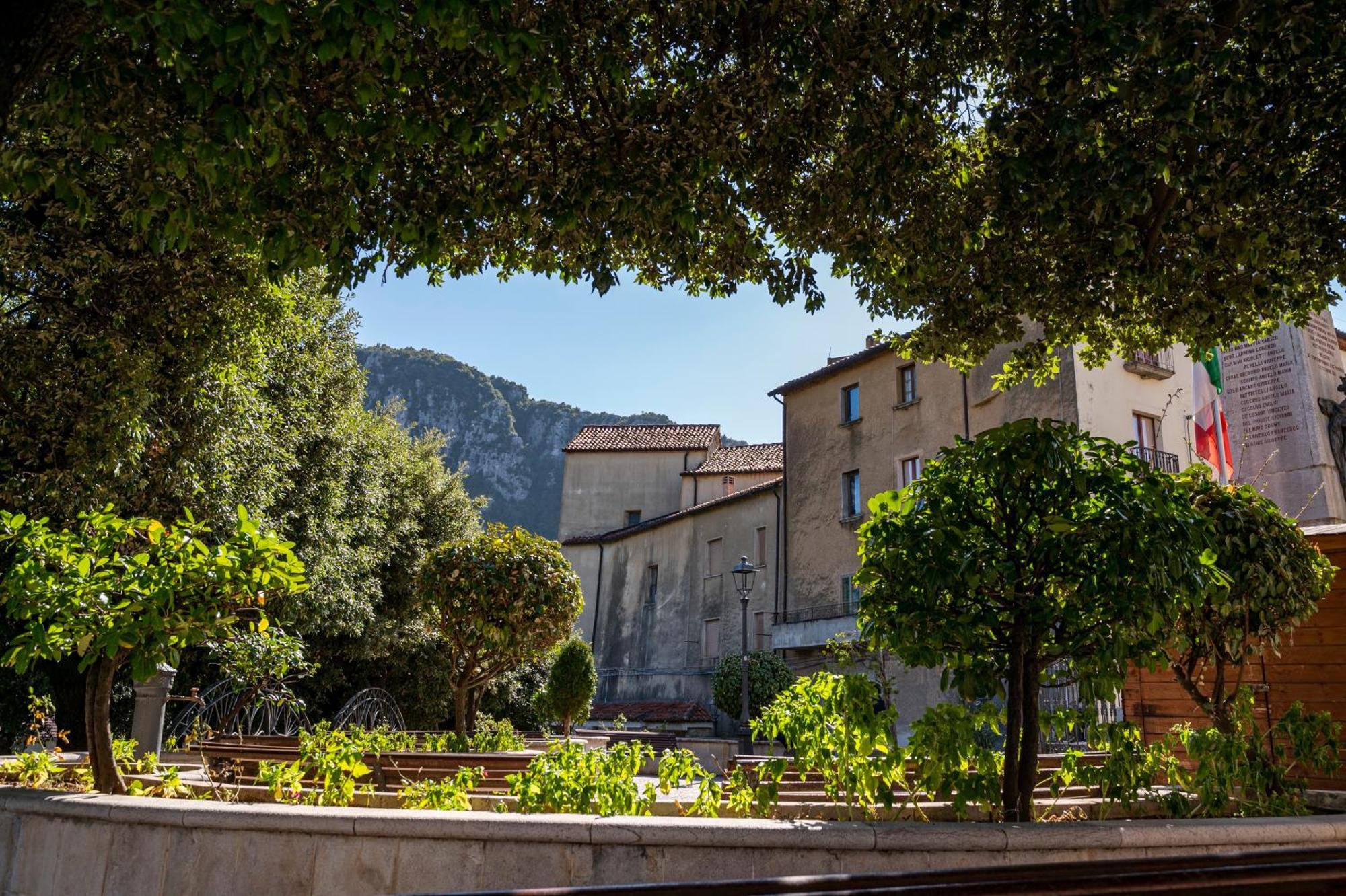 Piazza Laurino Apartments Basic Excursions Alto Cilento Cammino Giubilare Di Santelena Exterior photo