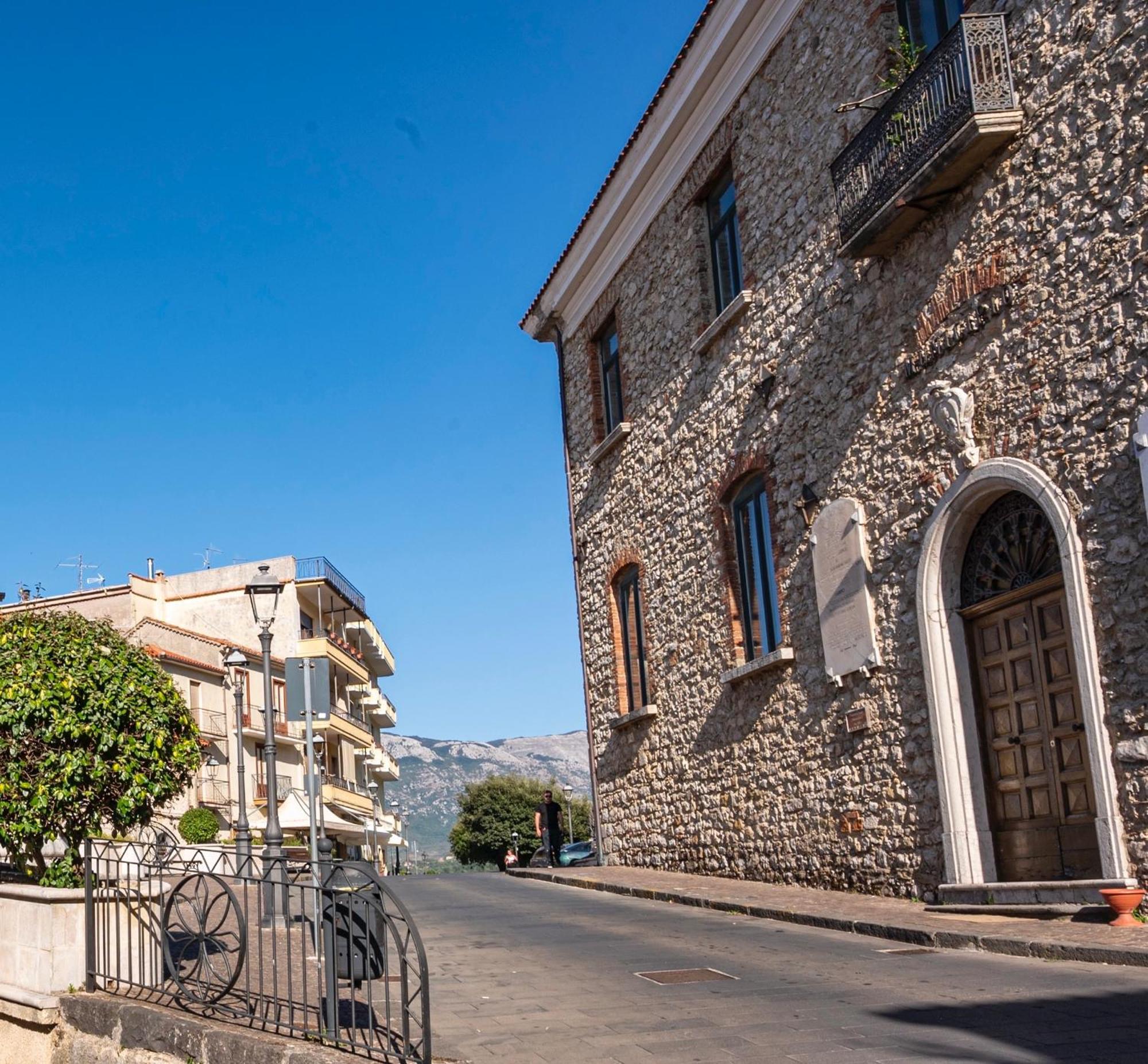 Piazza Laurino Apartments Basic Excursions Alto Cilento Cammino Giubilare Di Santelena Exterior photo