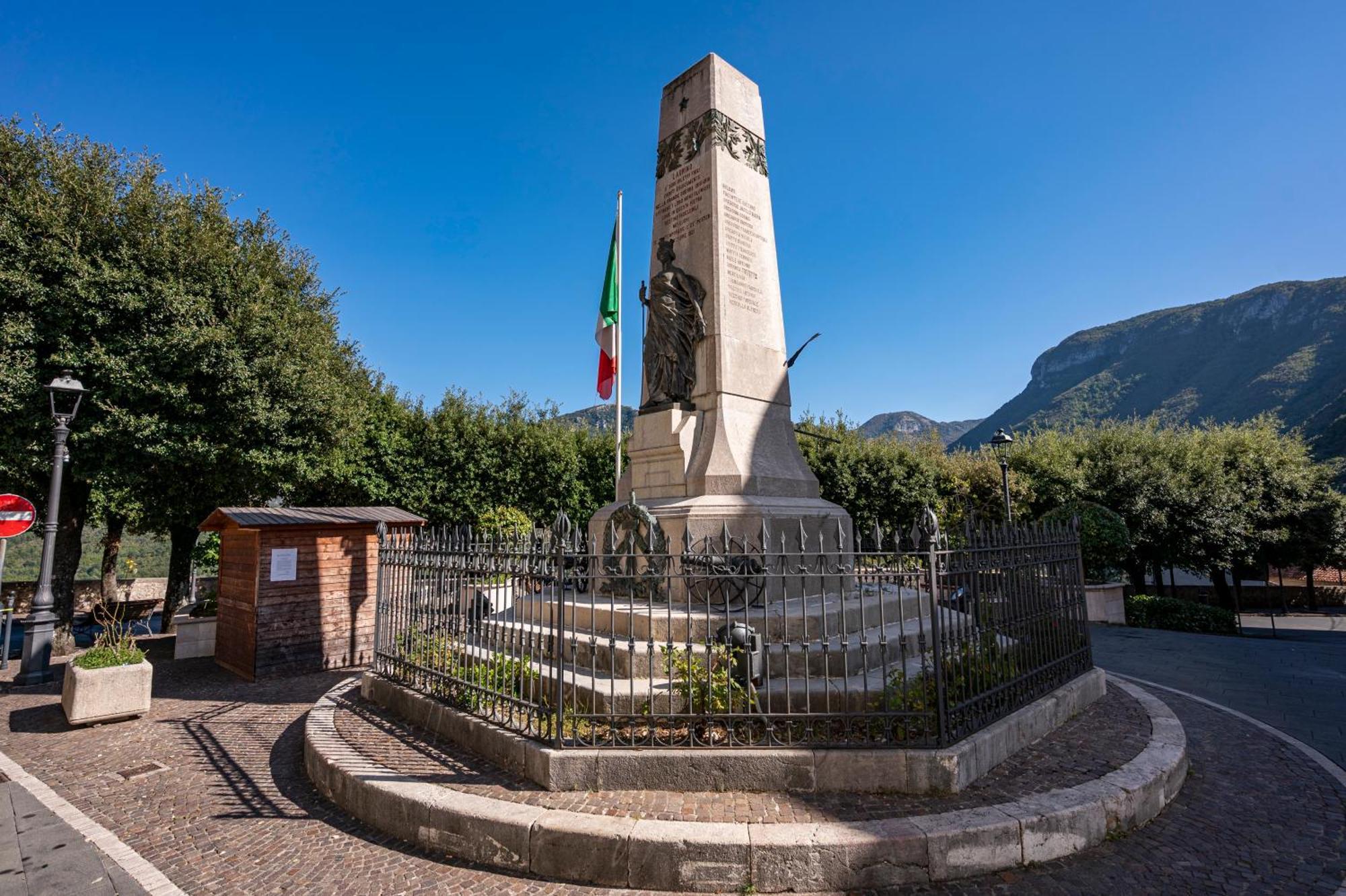 Piazza Laurino Apartments Basic Excursions Alto Cilento Cammino Giubilare Di Santelena Exterior photo